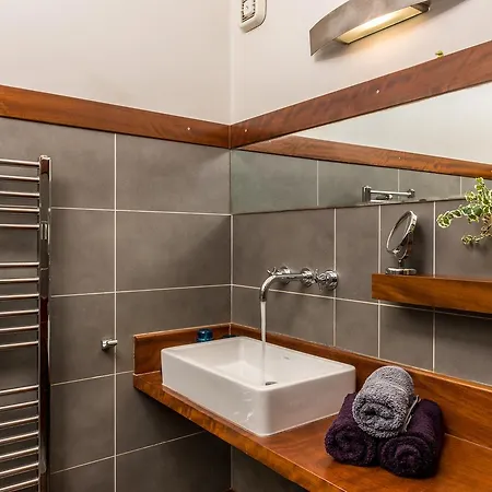 Artistic Pool Private * 干尼亞