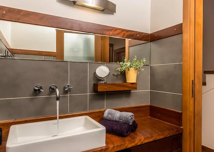 Artistic Pool Private 하니아